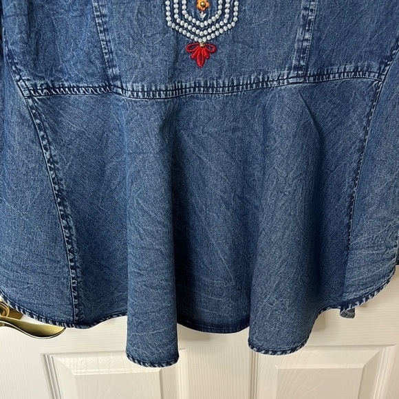 Emma G Embroidered Denim Button-Up Shirt with Skirttail Back Hemline Size Lg - Picture 8 of 9